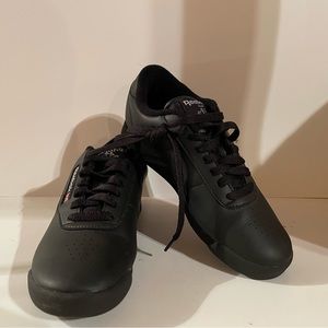 Womens Reebok classic sneakers